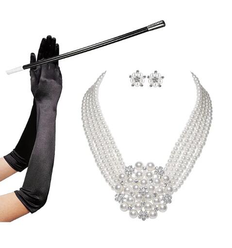 Audrey Hepburn Śniadanie u Tif – Women'S Accessories In The 1950S recenzja i cena
